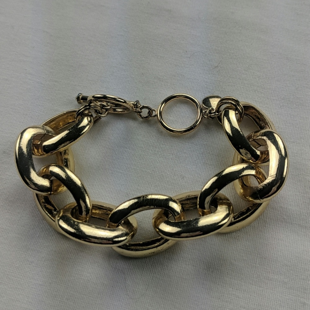 Gold chain bracelet